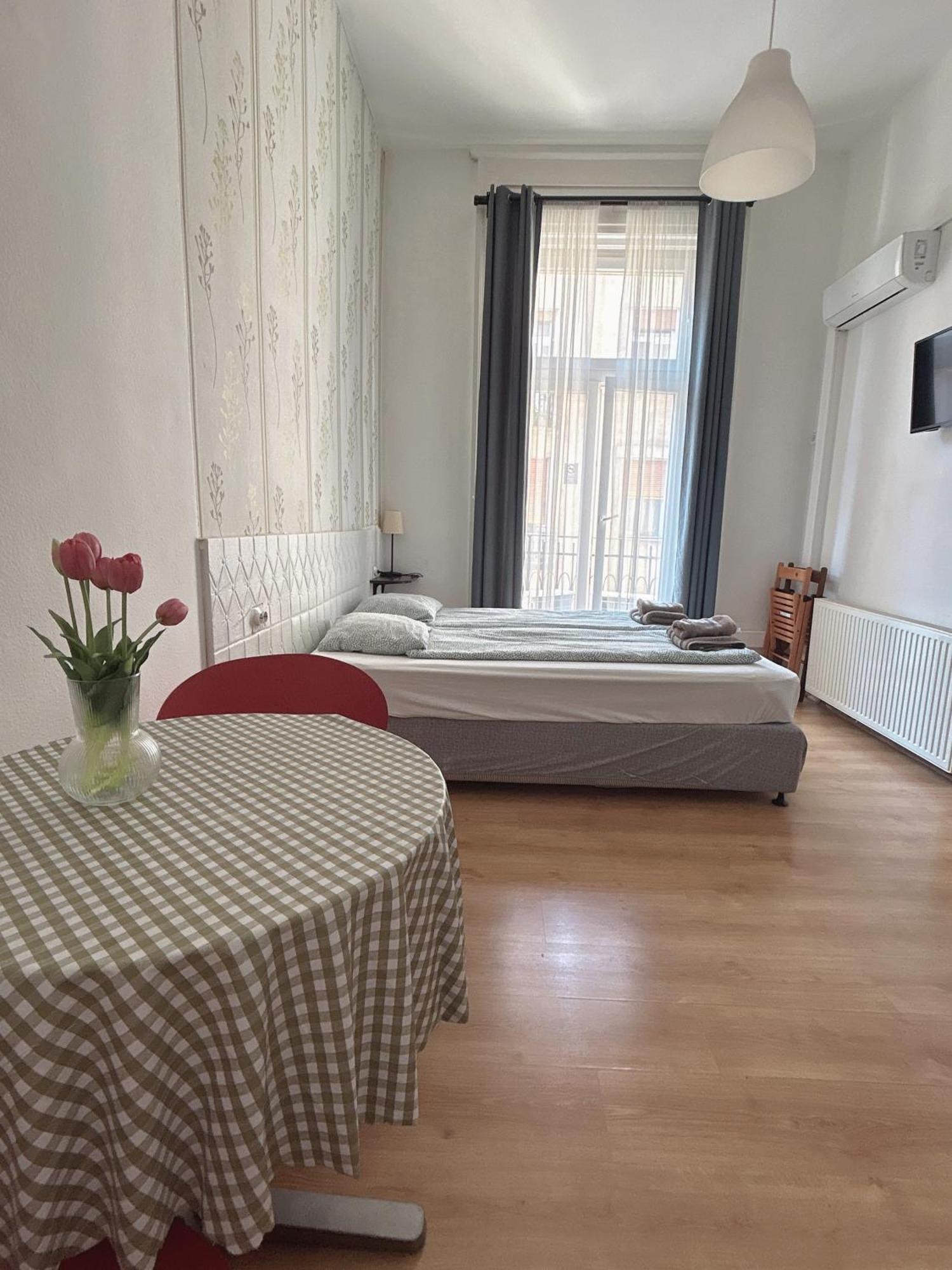 11# Sunflower Cozy Apartment Budapest Luaran gambar